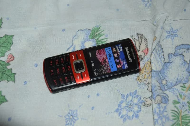 Samsung без зарядки 15 лари. Цветной. В хорошем состоянии. Самгори — Тбилиси — 15 ₾