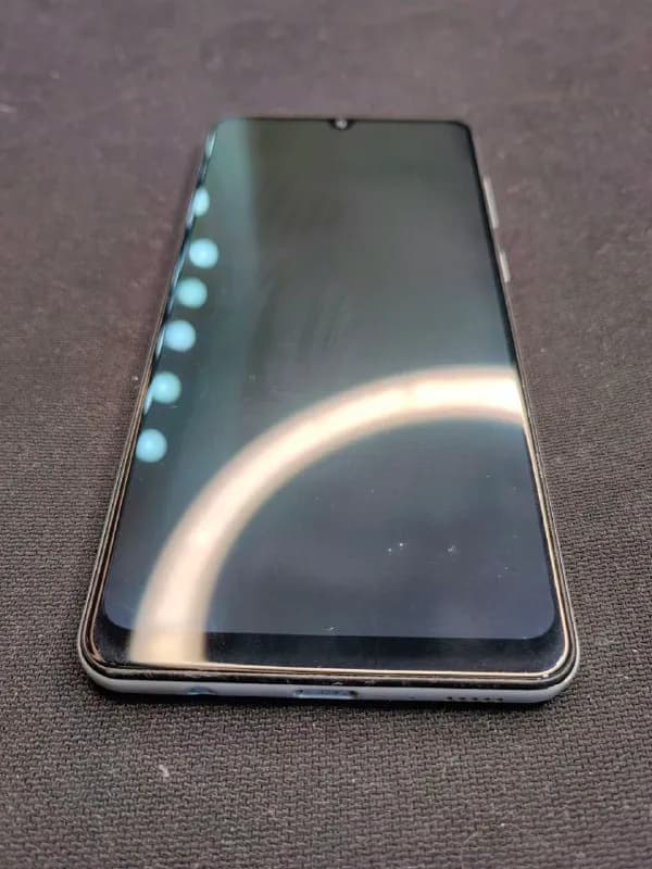Samsung A31.В отличном состоянии, пользовалась всего полгода. Был куплен в 2022 году. С зарядником — Тбилиси