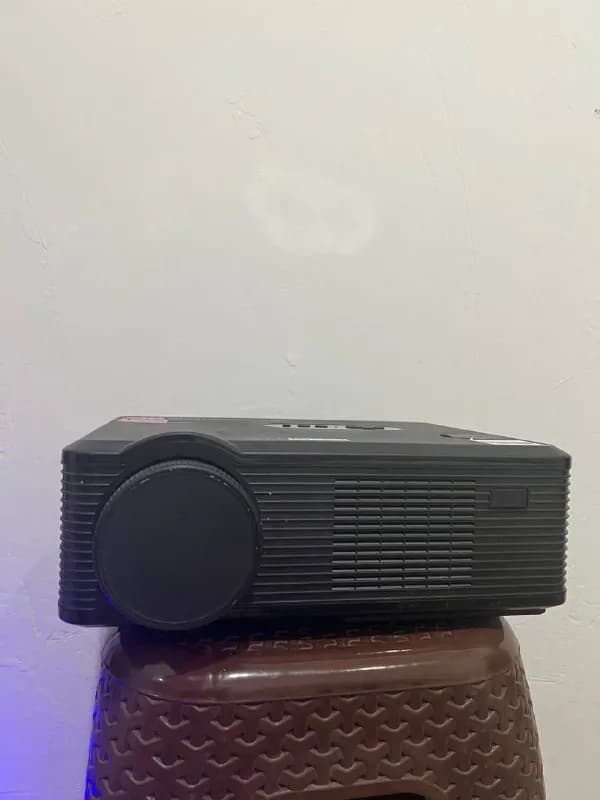 hdmi или воспроизводить с флешки. Есть вывод звука и простенький динамик в нем самом. Есть ручная к — Тбилиси — 250 ₾