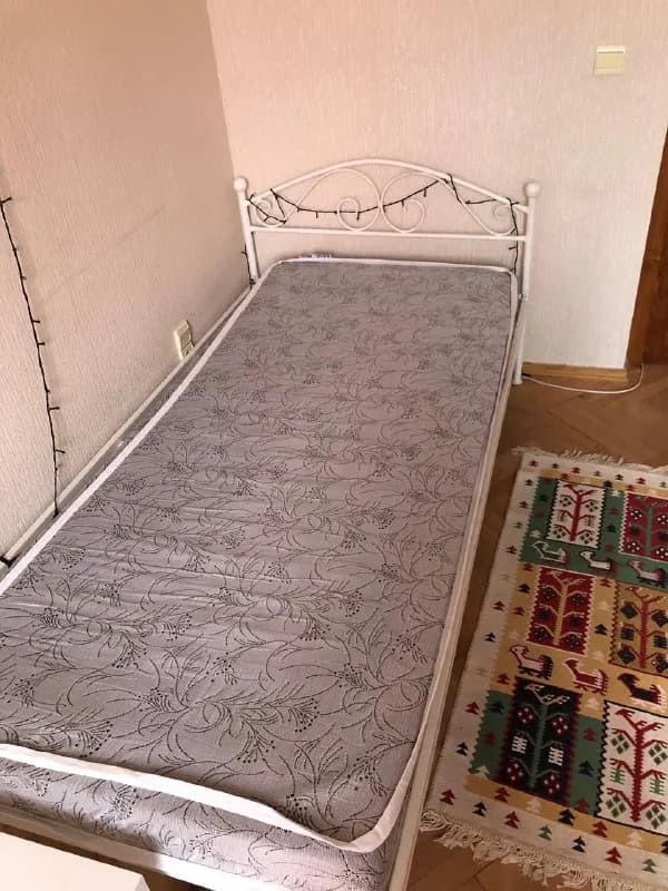 100 *200 см. Состояние идеальное. Прочная, как кремень, минималистичная, компактная. Реечное дно не — Тбилиси — 100 ₾