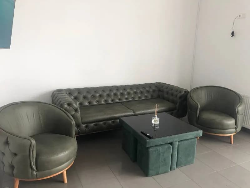 3 в наличии), стеклянный стол. Цены договорные. — Тбилиси