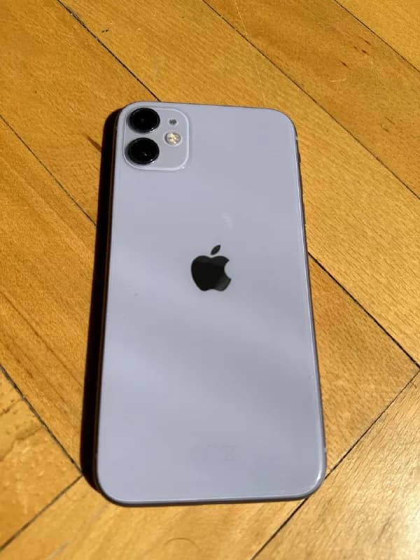 IPhone 11 на 256 гб. Полный комплект с коробкой. Состояние идеальное. В подарок отдам чехол и провод — Тбилиси — 1 150 ₾