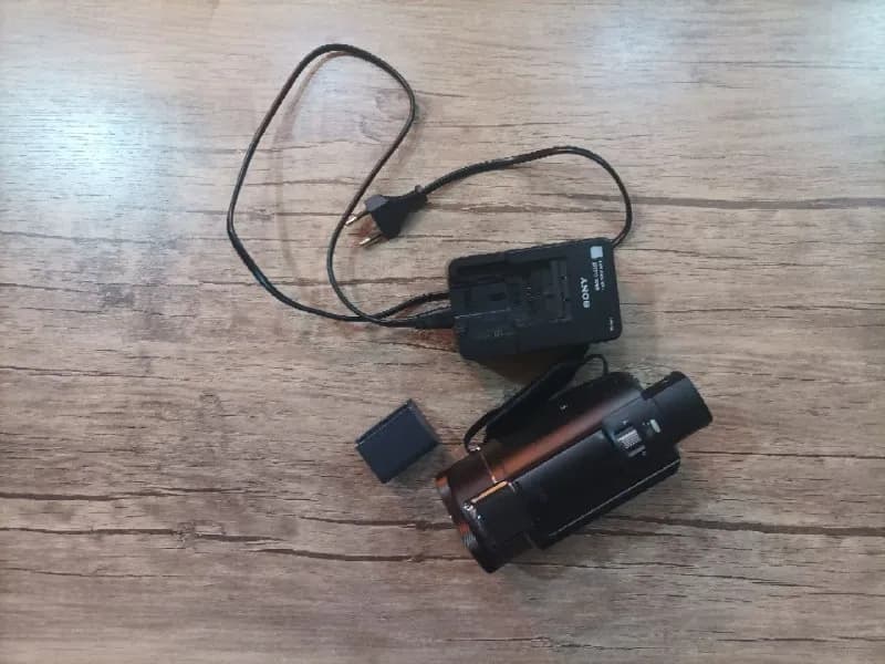 SONY AX53 4K. Все умеет, снимает в 4К. Продаю, тк не пользуюсь. Почти новая. 1800 лари. — Тбилиси — 1 800 ₾