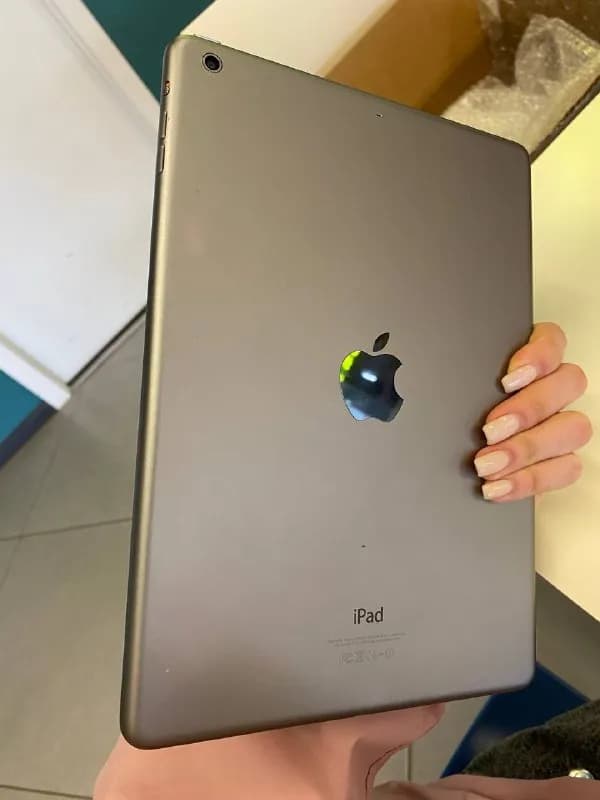 iPad Air 64Gb/4G идет с проводом-430 лари — Тбилиси — 430 ₾