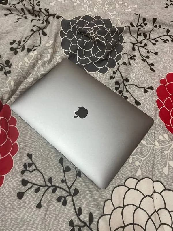 Macbook Air M1 2020 — Тбилиси — 1 000 ₾