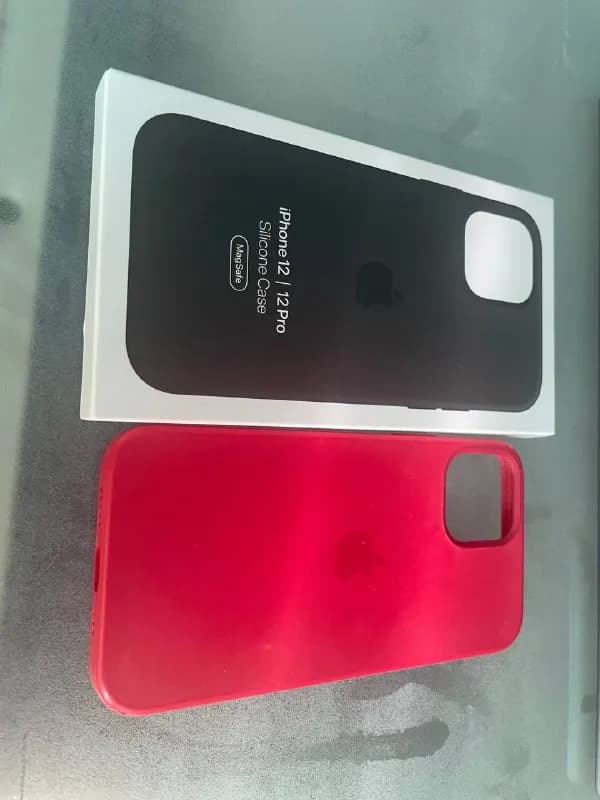 2 оригинальных силиконовых чехла для iPhone 12/12PRO. — Тбилиси — 110 ₾