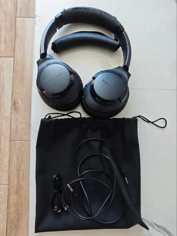 Soundcore q20 plus. Заряд держат хорошо (~30 часов). Оплётка оголовья начала облазить, но есть силик — Батуми — 20 ₾