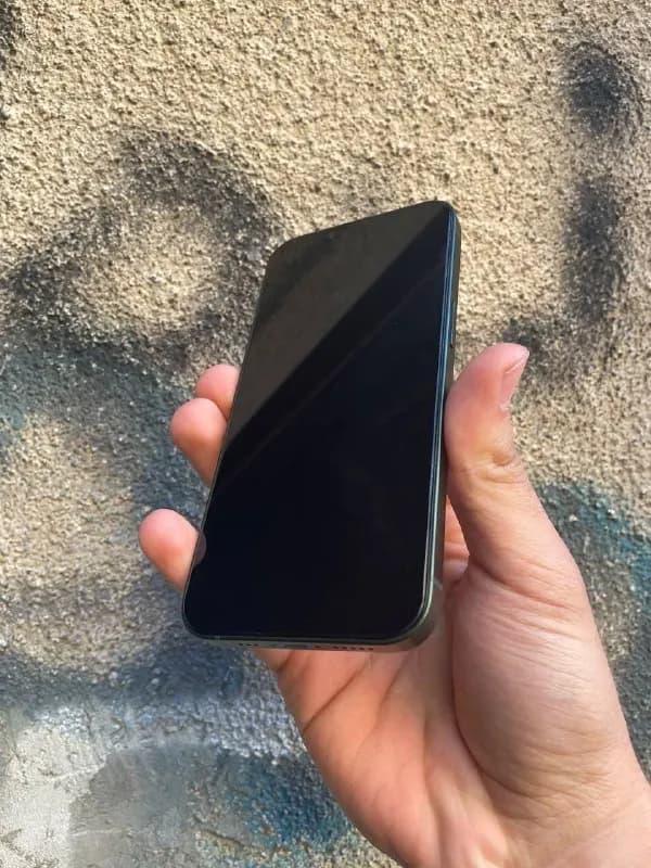 Iphone 13 128gb в идеальном состоянии, без мелких царапин всегда носился с бронью и чехлом, телефон по — Батуми — 750 ₾