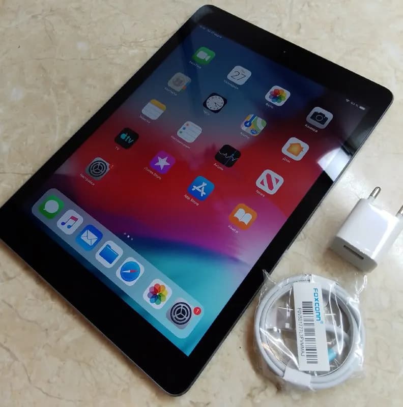 iPad Air 64Gb. Идеальное состояние. Цена 370л. Пишите в личный чат — Тбилиси — 370 ₾