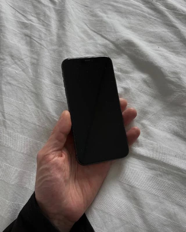 1️⃣ продам iPhone 11 на 128gb — Батуми — 400 ₾