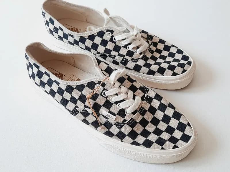 100% оригинал VANS Old School Retro кеды, совершенно новый, размер подходит 42/43. цена 80 лари.звон — Батуми — 80 ₾
