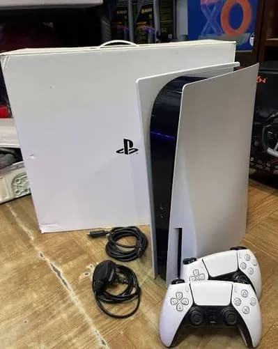 PlayStation 5 дисковая версия с двумя джойстиками 1100 лари — Батуми — 1100 ₾
