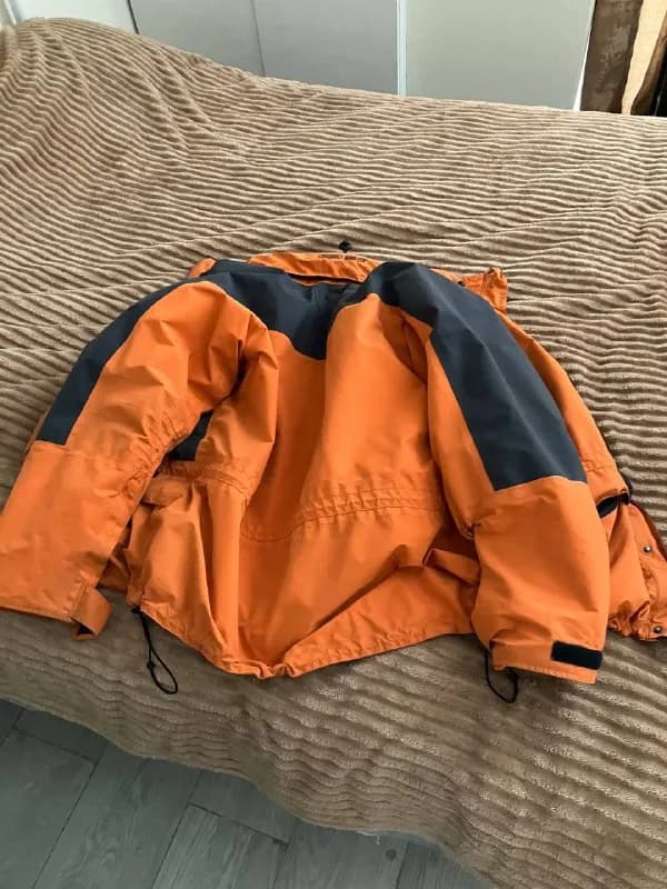 Salewa gore tex, мембрана, есть капюшон, очень удобна для хайков, в ней не холодно и не жарко, влаго — Батуми — 30 ₾