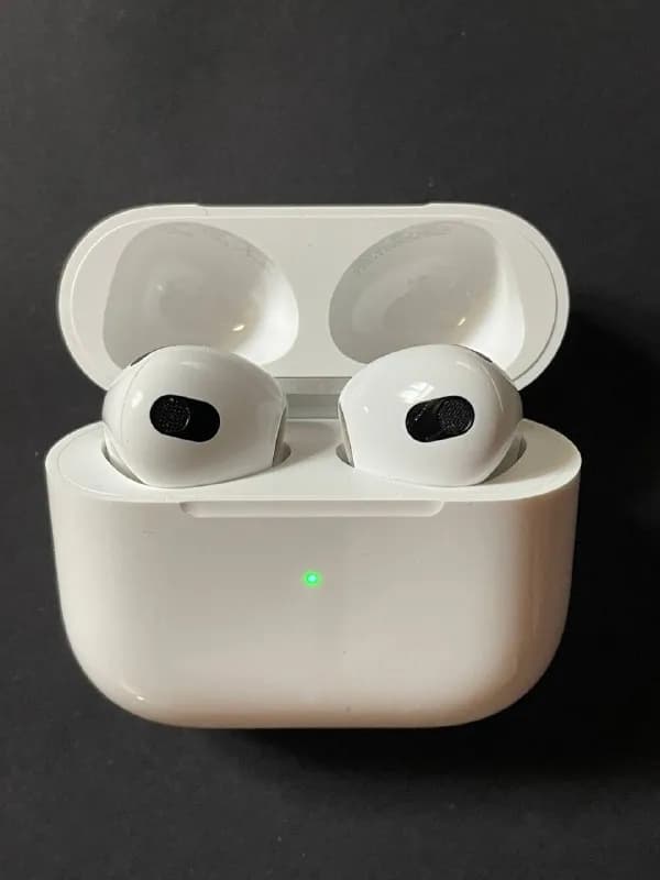 Airpods 3 — в отличном состоянии, есть коробка и чек, куплены в декабре прошлого года — 450 лари — Тбилиси — 450 ₾