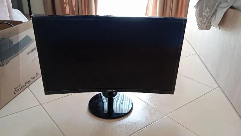 Samsung 23.5 LC24F390FHIXCI. Хорошее состояние без каких-то проблем — 300 лари. — Тбилиси — 300 ₾