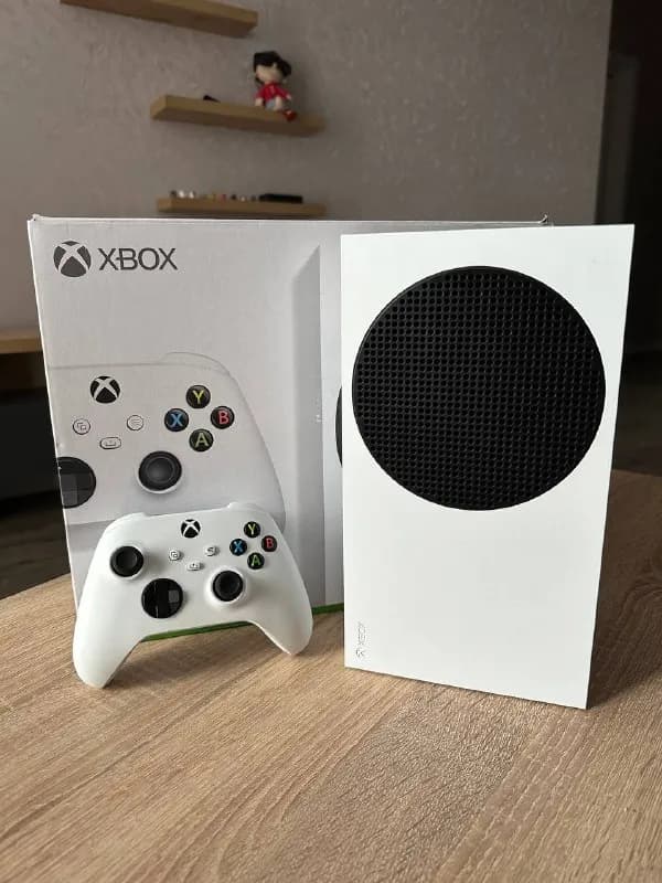 Xbox Series S 512 ГБ, купленную в магазине GameZone 04.12.2022 года, на гарантии. — Тбилиси — 750 ₾
