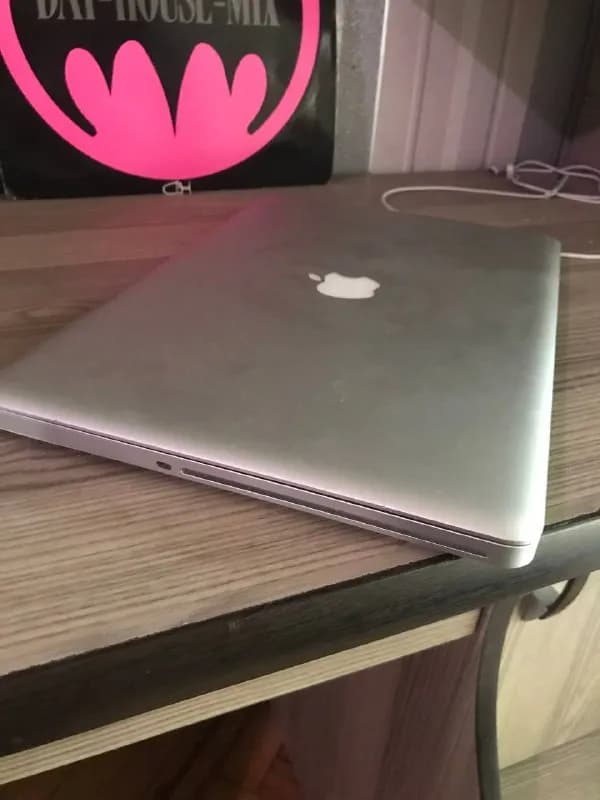 MacBook Pro 2010 года — Тбилиси — 300 ₾