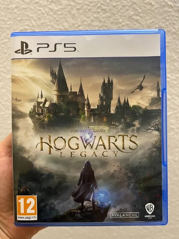Hogwarts Legacy для PS5. Диск в идеальном состоянии. Озвучка английская, субтитры русские и английск — Тбилиси — 150 ₾