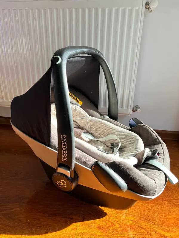 maxi cosi с рождения до 12 кг, есть вкладка для новорожденных. Текстиль постиран. — Тбилиси — 100 ₾