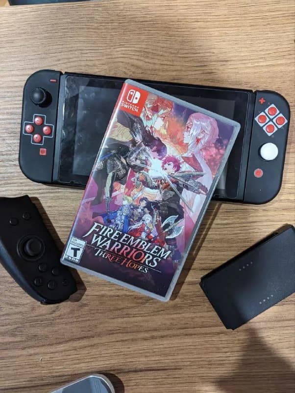 Nintendo Switch, весь комплект на фото. На экране стекло. — Тбилиси — 400 ₾