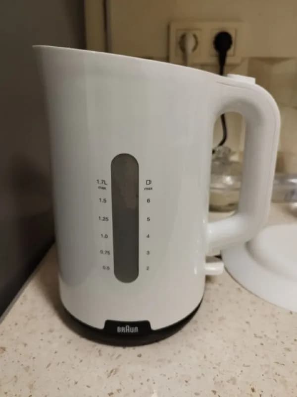 braun breakfast 1, в отличном состоянии, б у 4 месяца, накипи ничего нет, воду кипятили из-под фильтр — Тбилиси — 70 ₾