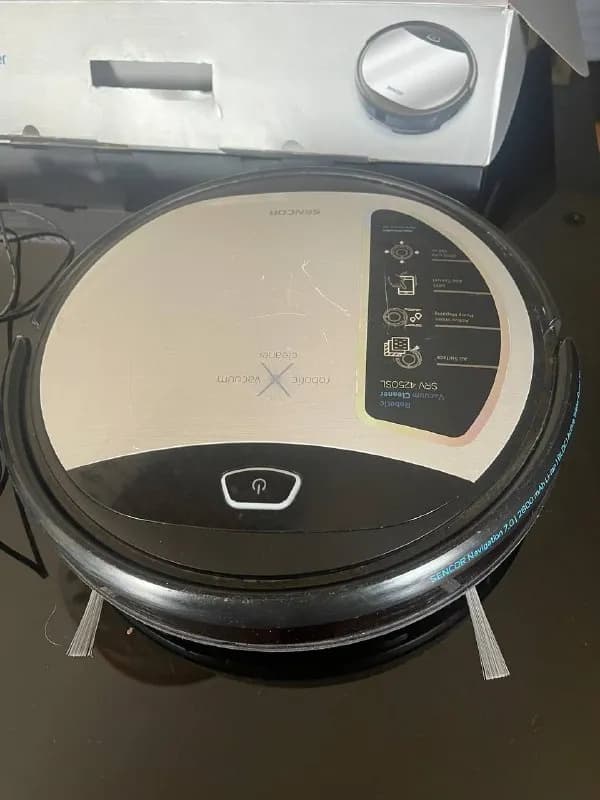 SENCOR SRV 4250SL, в отличном состоянии, коробка, пульт в комплекте. Сухая и влажная уборка. незаме — Тбилиси — 600 ₾