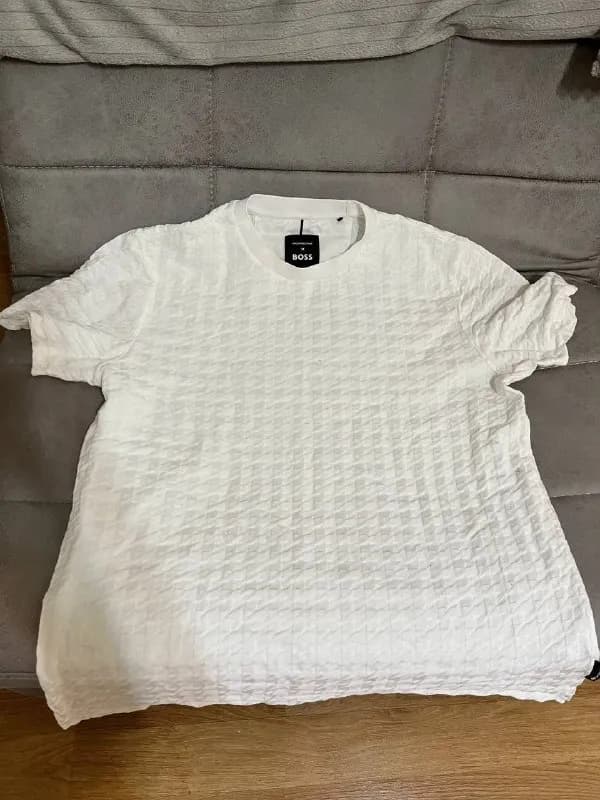 Porsche x BOSS, белая, XL — 40 лари. — Тбилиси — 30 ₾