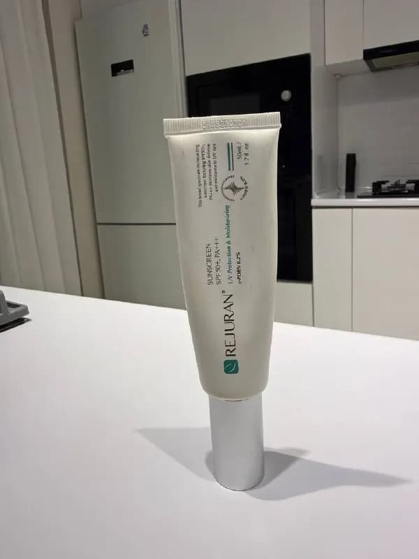 REJURAN SPF для лица. Половина. 20 лар. Лосьон для тела Chloe почти полный, Парфюмированный 2 — Батуми — 20 ₾