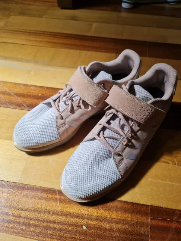 Adidas. Надел 15-20 раз, так что почти новые. Размер на фото. Цена: 200 лари. — Тбилиси — 200 ₾