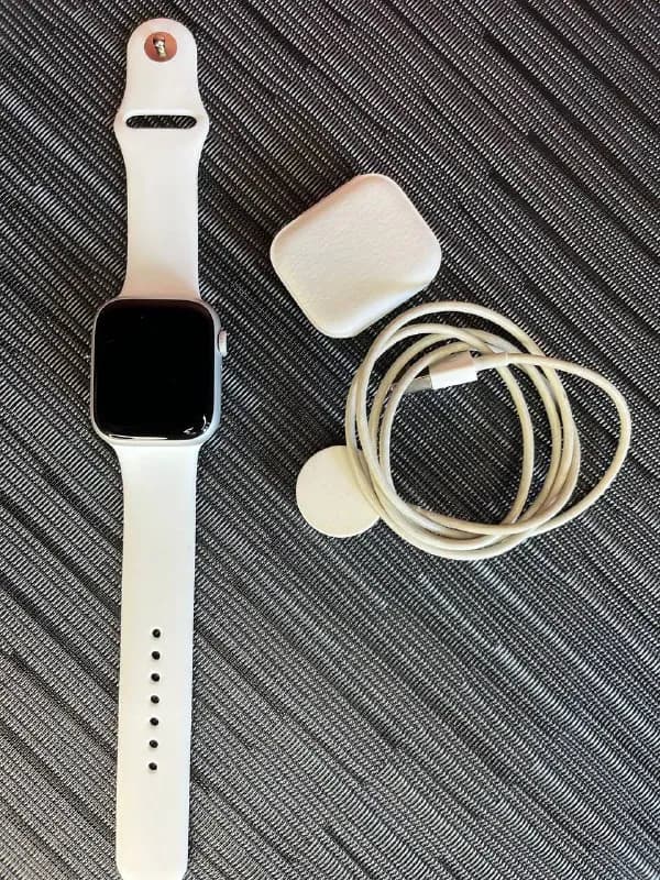Apple Watch 8 45 mm silver — Тбилиси — 900 ₾