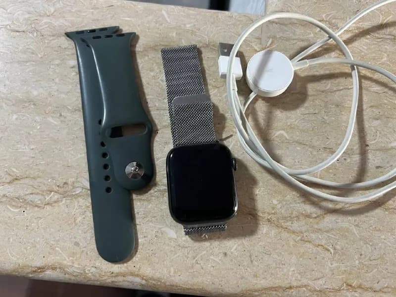 Apple watch 4 в хорошем состоянии. Рабочие, с ремешками и зарядкой. — Тбилиси — 150 ₾