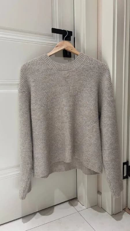1. Свитер из H&M, размер S/M, 10 лари — Тбилиси — 10 ₾