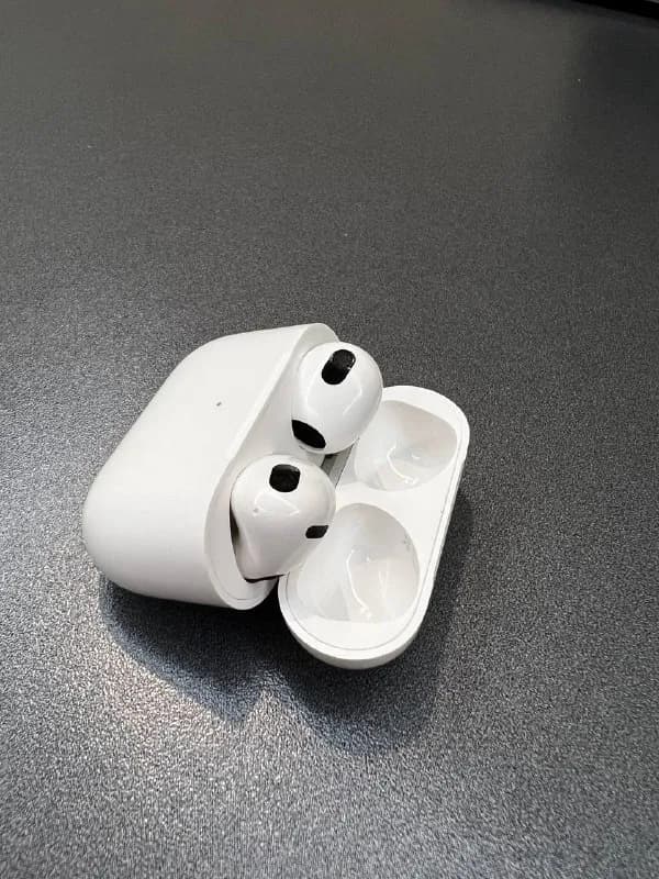 Airpods 3 и улетела из Грузии. Высылать их по почте дорого и геморно. Решили продать. — Тбилиси — 3 $