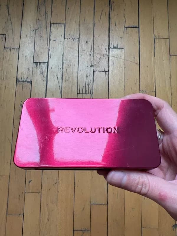 Палетка теней Revolution — Тбилиси — 20 ₾