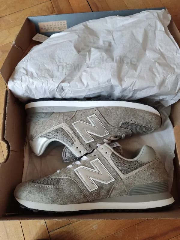 New Balance 574 grey, новые, оригинал выписаны из штатов, все проверки ок. Не подошёл размер. — Тбилиси — 300 ₾