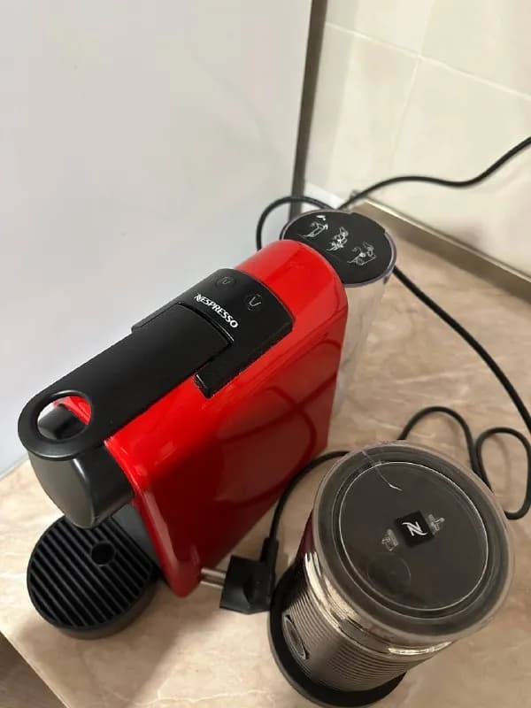 1. Капсульная кофемашина Nespresso DeLonghi + капуччинатор, использовалась бережно одним человеком ( — Тбилиси — 120 ₾