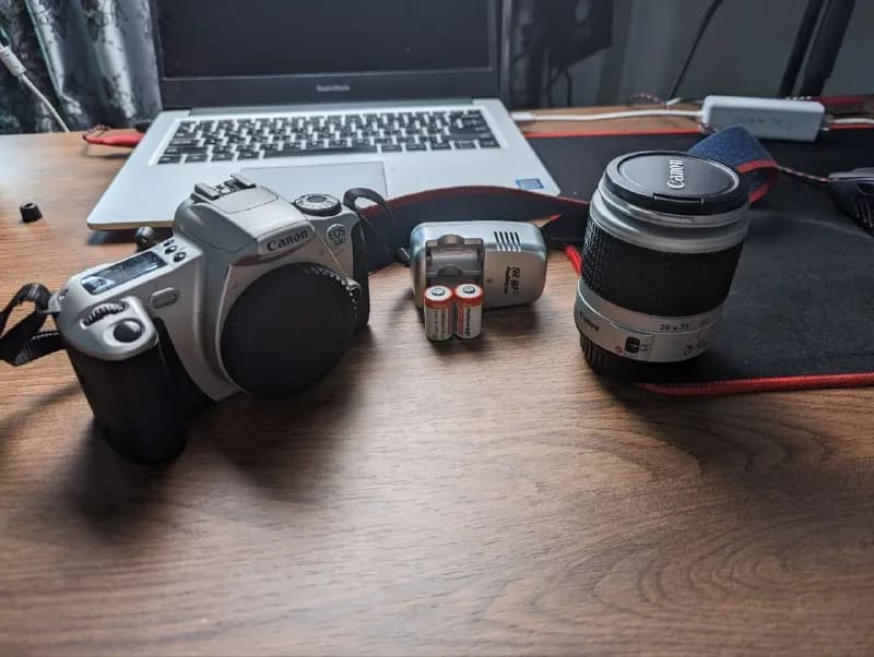 Canon EOS300 с родным объективом 28-90mm — Тбилиси