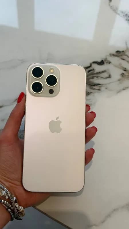 apple iphone 16 pro max 512, 90% заряд white titanium — Батуми — 2 900 ₾