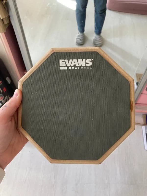Evans — Тбилиси — 70 ₾