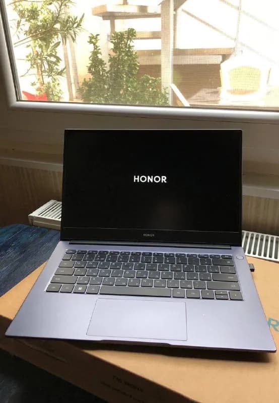 Honor MagicBook 14 Intel i3 8GB SSD — Тбилиси — 1 250 ₾