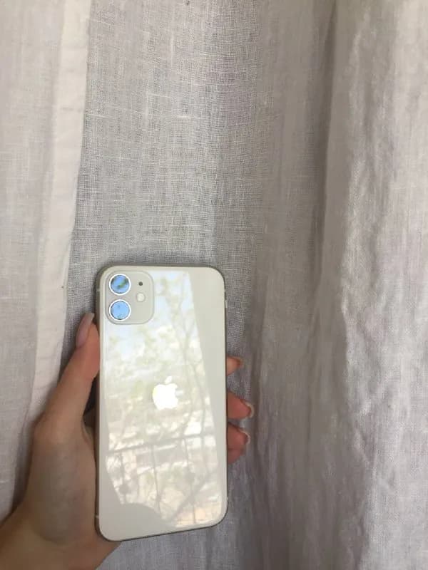 iPhone 11 64 гб. Идеальное внешнее состояние устройства, всегда был в чехлах и с защитным экраном (с — Тбилиси — 800 ₾