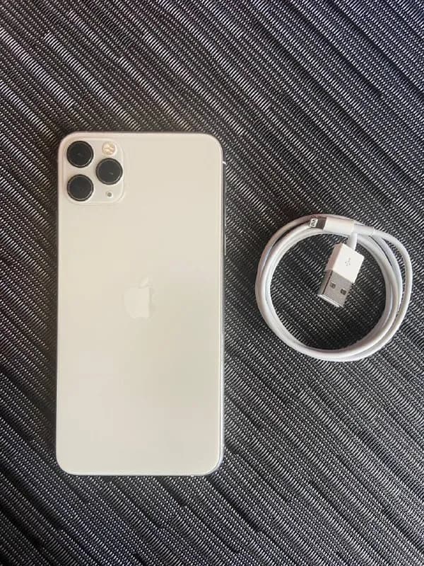 iPhone 11 Pro Max 256 gb в отличном состоянии, все работает, не вскрывался, батарея 86%, в компл — Тбилиси — 1 200 ₾
