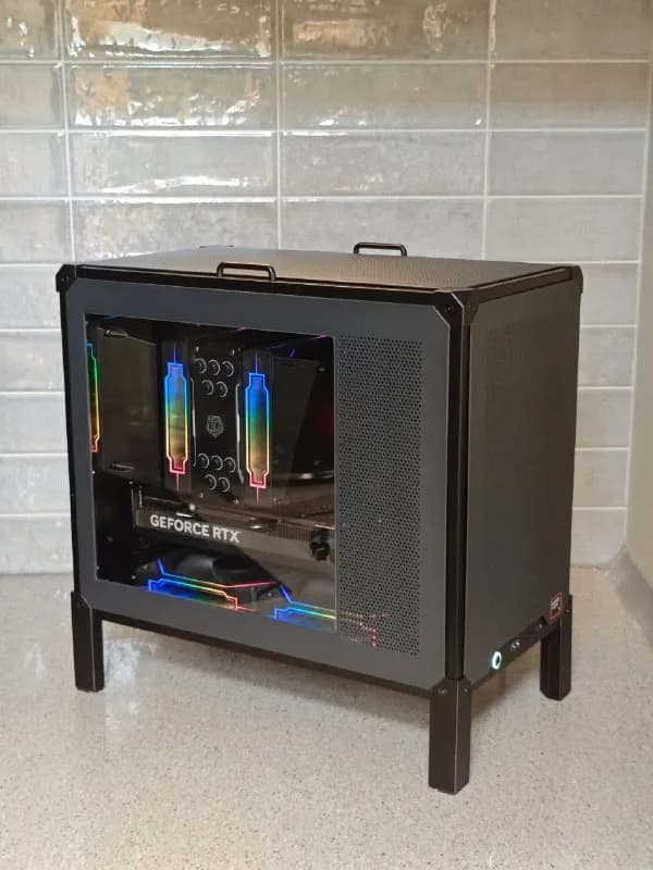 17 литров, где RTX 5070 Ti тянет любые новинки в 4K, а два скоростных NVMe обеспечивают моментальный — Батуми — 6 350 ₾