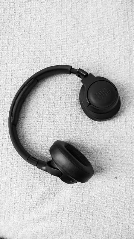 JBL Tune760NC. Есть следы использования (видно на фото). Покупались в зумере. Технически по звуку, р — Батуми — 100 ₾