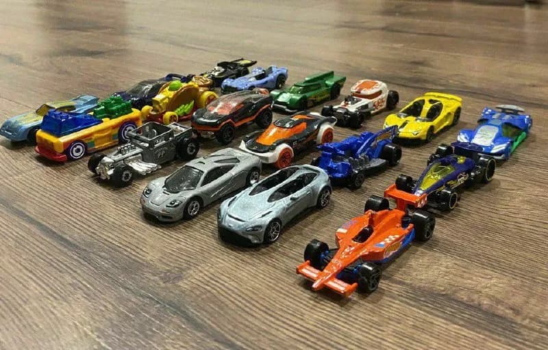 Hot Wheels (оригинал), в идеальном состоянии, как новые. За всё — 90 лари (по 5 лари за шт). Самовыв — Тбилиси — 90 ₾