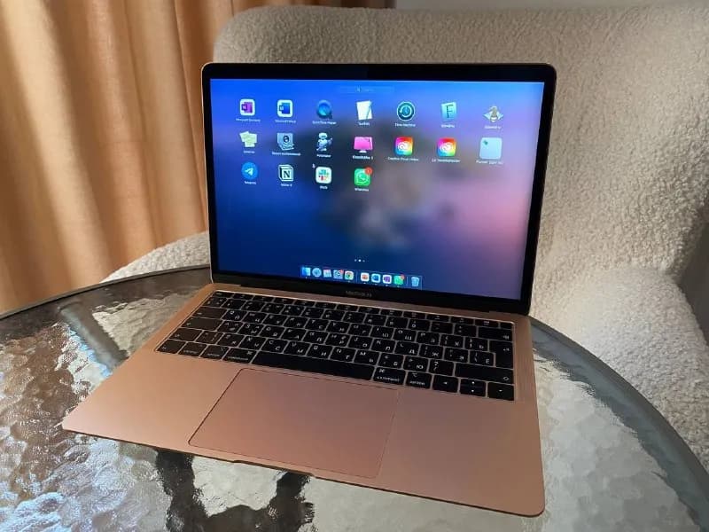 MacBook Air 2018, Intel, 8/128, Retina экран, золотой — Тбилиси — 1 300 ₾
