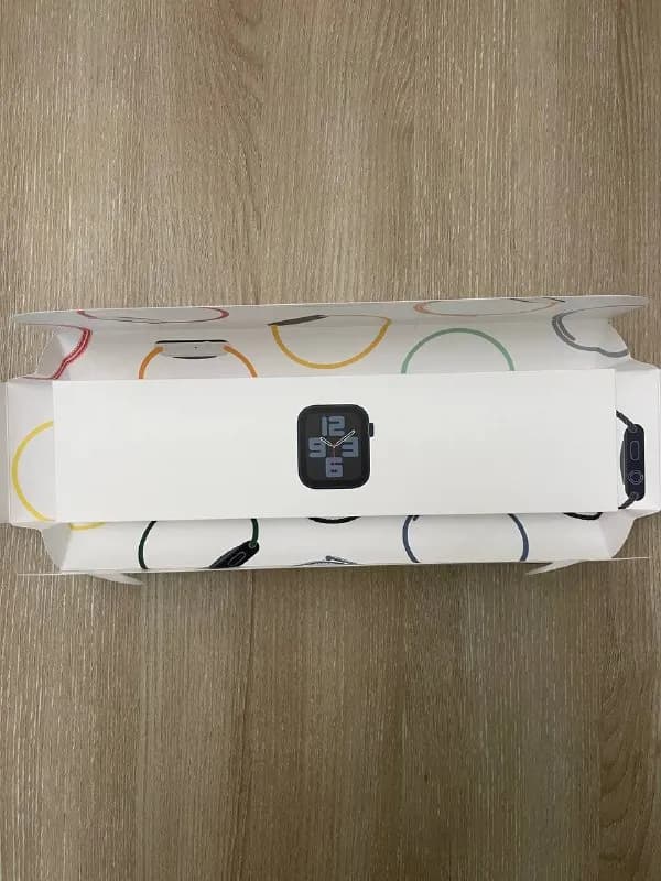 Apple Watch SE 2 40 mm, 5 циклов заряда, действующая гарантия, состояние абсолютно новых часов 800 ла — Тбилиси — 800 ₾