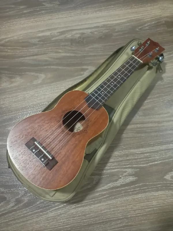 Укулеле сопрано в чехле — Тбилиси — 170 ₾
