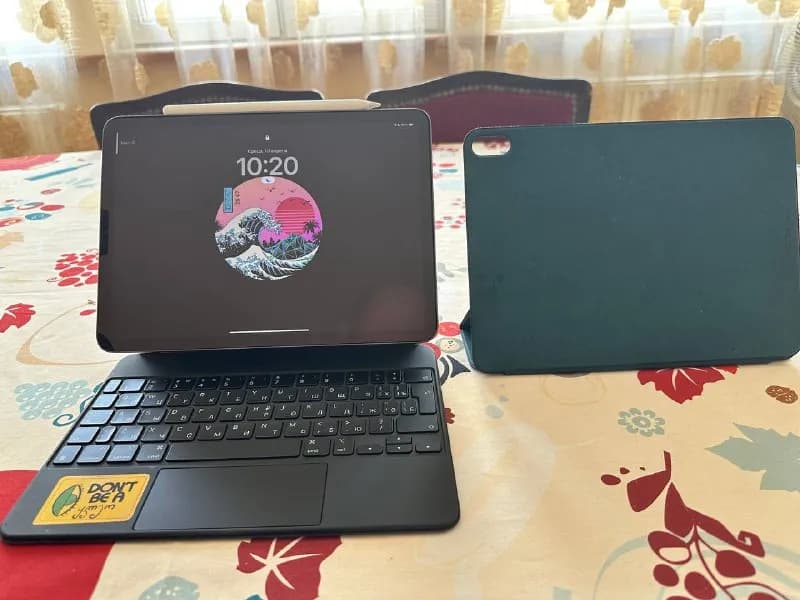 iPad Air 5 (M1), 256 GB + Apple Pencil + Magic Keyboard с трекпадом + Smart Folio — Тбилиси — 3 400 ₾