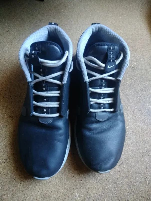 Nike (написано 42, но маломерят, на 41 будет комфортнее), есть царапина (на фото), но надевали их па — Тбилиси — 30 ₾